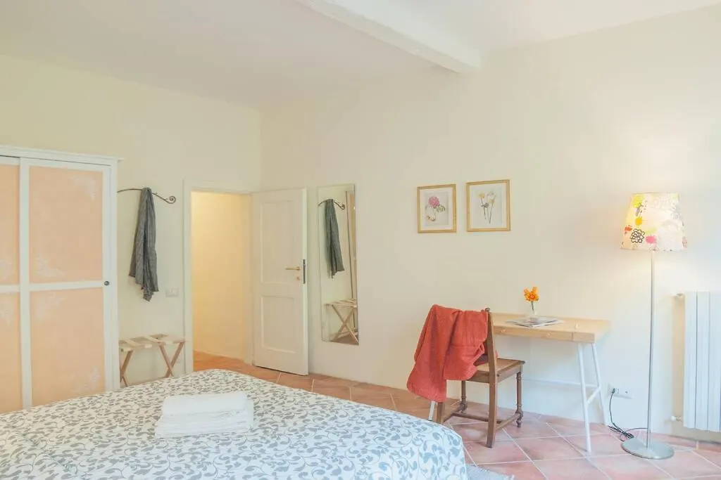 Cozy Macci Flat 4 People Near Santa Croce Square-1